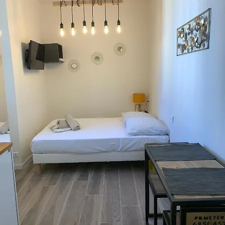 Vagliano Apartment *